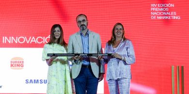 Samsung galardonada en los Premios Nacionales de Marketing por TALLK	